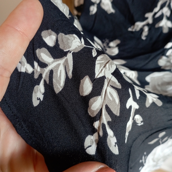 👩‍❤️‍👩 Floral Deep Grey And White Vest Top - Picture 7 of 15